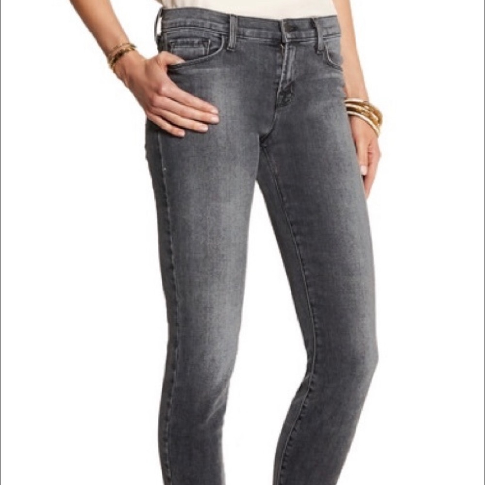 Like new J Brand Super Skinny Sz 25 in Faithful Revolve